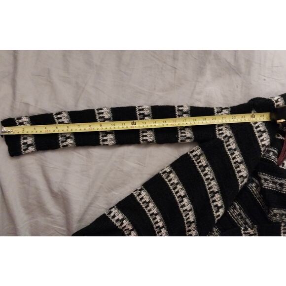 Billabong Black White Grey Striped Knit Shawl Cardigan Poncho Wrap Fringed M/L - Picture 6 of 11